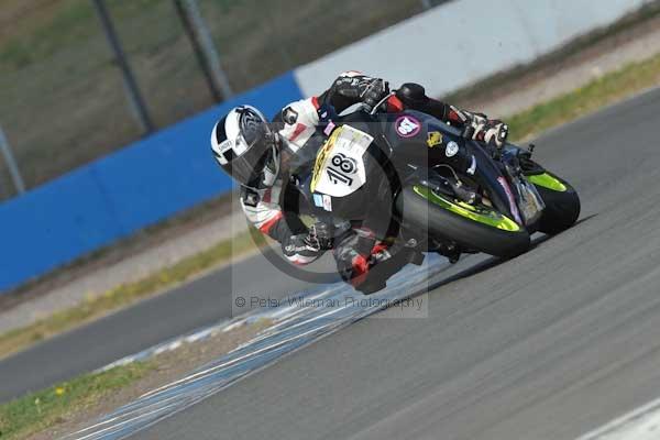 Motorcycle action photographs;Trackday digital images;donington;donington park leicestershire;donington photographs;event digital images;eventdigitalimages;no limits trackday;peter wileman photography;trackday;trackday photos