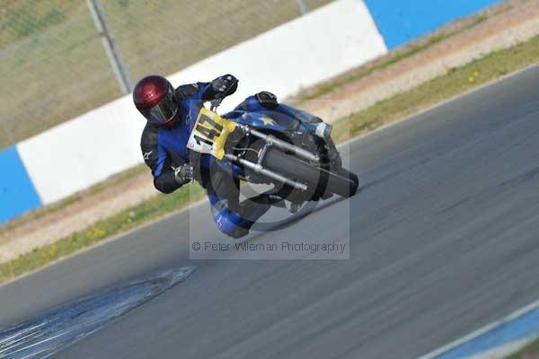 Motorcycle action photographs;Trackday digital images;donington;donington park leicestershire;donington photographs;event digital images;eventdigitalimages;no limits trackday;peter wileman photography;trackday;trackday photos