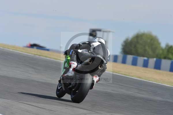 Motorcycle action photographs;Trackday digital images;donington;donington park leicestershire;donington photographs;event digital images;eventdigitalimages;no limits trackday;peter wileman photography;trackday;trackday photos