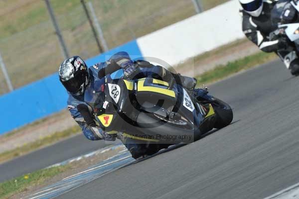 Motorcycle action photographs;Trackday digital images;donington;donington park leicestershire;donington photographs;event digital images;eventdigitalimages;no limits trackday;peter wileman photography;trackday;trackday photos