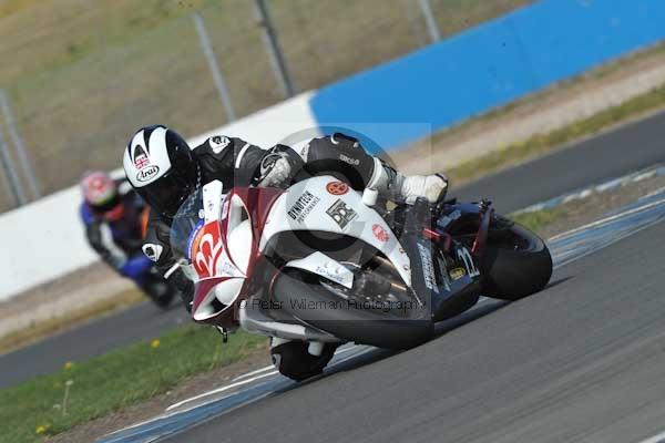Motorcycle action photographs;Trackday digital images;donington;donington park leicestershire;donington photographs;event digital images;eventdigitalimages;no limits trackday;peter wileman photography;trackday;trackday photos