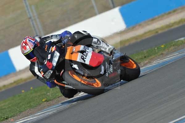 Motorcycle action photographs;Trackday digital images;donington;donington park leicestershire;donington photographs;event digital images;eventdigitalimages;no limits trackday;peter wileman photography;trackday;trackday photos