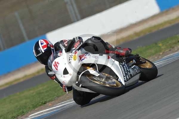 Motorcycle action photographs;Trackday digital images;donington;donington park leicestershire;donington photographs;event digital images;eventdigitalimages;no limits trackday;peter wileman photography;trackday;trackday photos