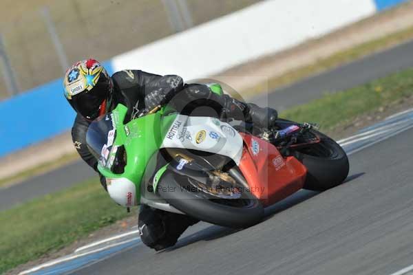 Motorcycle action photographs;Trackday digital images;donington;donington park leicestershire;donington photographs;event digital images;eventdigitalimages;no limits trackday;peter wileman photography;trackday;trackday photos