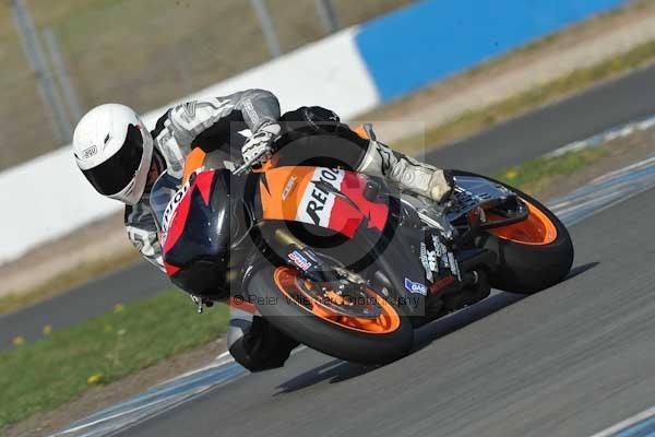 Motorcycle action photographs;Trackday digital images;donington;donington park leicestershire;donington photographs;event digital images;eventdigitalimages;no limits trackday;peter wileman photography;trackday;trackday photos