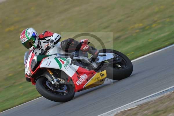 Motorcycle action photographs;Trackday digital images;donington;donington park leicestershire;donington photographs;event digital images;eventdigitalimages;no limits trackday;peter wileman photography;trackday;trackday photos