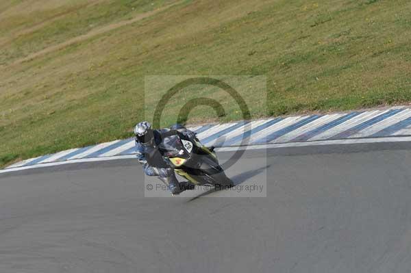 Motorcycle action photographs;Trackday digital images;donington;donington park leicestershire;donington photographs;event digital images;eventdigitalimages;no limits trackday;peter wileman photography;trackday;trackday photos