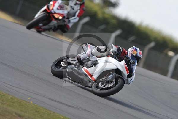 Motorcycle action photographs;Trackday digital images;donington;donington park leicestershire;donington photographs;event digital images;eventdigitalimages;no limits trackday;peter wileman photography;trackday;trackday photos