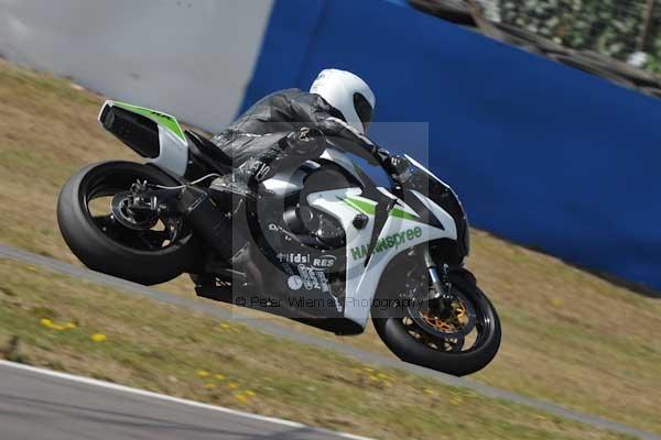 Motorcycle action photographs;Trackday digital images;donington;donington park leicestershire;donington photographs;event digital images;eventdigitalimages;no limits trackday;peter wileman photography;trackday;trackday photos