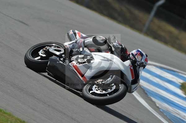 Motorcycle action photographs;Trackday digital images;donington;donington park leicestershire;donington photographs;event digital images;eventdigitalimages;no limits trackday;peter wileman photography;trackday;trackday photos