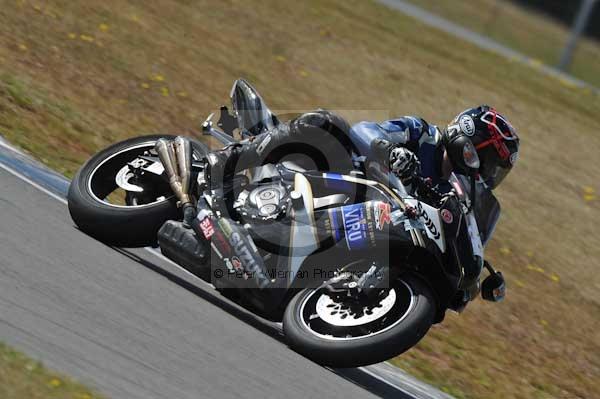 Motorcycle action photographs;Trackday digital images;donington;donington park leicestershire;donington photographs;event digital images;eventdigitalimages;no limits trackday;peter wileman photography;trackday;trackday photos