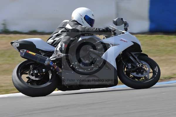 Motorcycle action photographs;Trackday digital images;donington;donington park leicestershire;donington photographs;event digital images;eventdigitalimages;no limits trackday;peter wileman photography;trackday;trackday photos