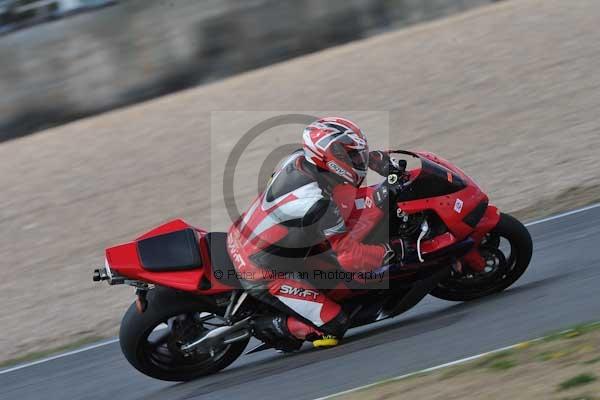 Motorcycle action photographs;Trackday digital images;donington;donington park leicestershire;donington photographs;event digital images;eventdigitalimages;no limits trackday;peter wileman photography;trackday;trackday photos
