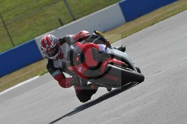 Motorcycle action photographs;Trackday digital images;donington;donington park leicestershire;donington photographs;event digital images;eventdigitalimages;no limits trackday;peter wileman photography;trackday;trackday photos