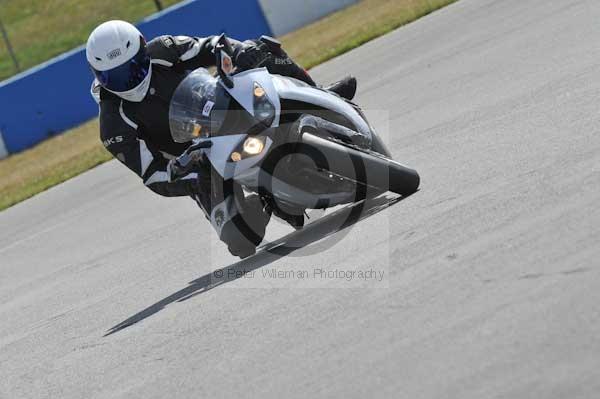 Motorcycle action photographs;Trackday digital images;donington;donington park leicestershire;donington photographs;event digital images;eventdigitalimages;no limits trackday;peter wileman photography;trackday;trackday photos