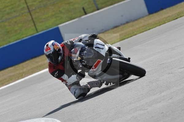 Motorcycle action photographs;Trackday digital images;donington;donington park leicestershire;donington photographs;event digital images;eventdigitalimages;no limits trackday;peter wileman photography;trackday;trackday photos