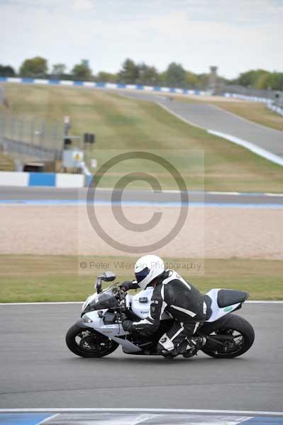 Motorcycle action photographs;Trackday digital images;donington;donington park leicestershire;donington photographs;event digital images;eventdigitalimages;no limits trackday;peter wileman photography;trackday;trackday photos