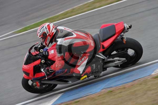 Motorcycle action photographs;Trackday digital images;donington;donington park leicestershire;donington photographs;event digital images;eventdigitalimages;no limits trackday;peter wileman photography;trackday;trackday photos