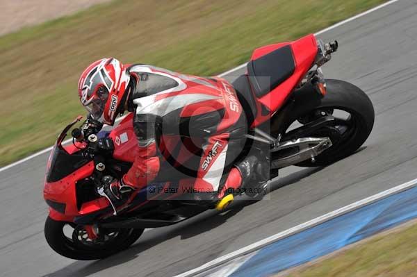 Motorcycle action photographs;Trackday digital images;donington;donington park leicestershire;donington photographs;event digital images;eventdigitalimages;no limits trackday;peter wileman photography;trackday;trackday photos