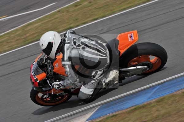 Motorcycle action photographs;Trackday digital images;donington;donington park leicestershire;donington photographs;event digital images;eventdigitalimages;no limits trackday;peter wileman photography;trackday;trackday photos