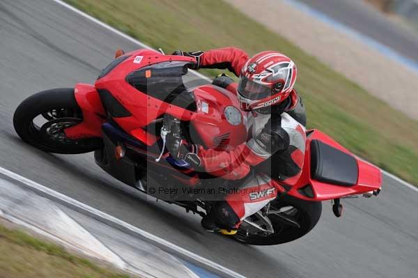Motorcycle action photographs;Trackday digital images;donington;donington park leicestershire;donington photographs;event digital images;eventdigitalimages;no limits trackday;peter wileman photography;trackday;trackday photos