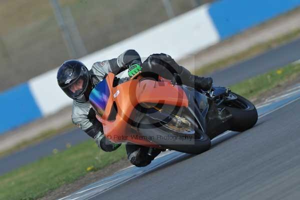 Motorcycle action photographs;Trackday digital images;donington;donington park leicestershire;donington photographs;event digital images;eventdigitalimages;no limits trackday;peter wileman photography;trackday;trackday photos