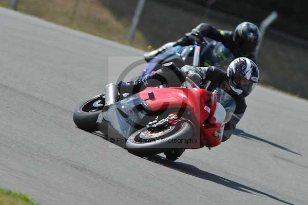 Motorcycle action photographs;Trackday digital images;donington;donington park leicestershire;donington photographs;event digital images;eventdigitalimages;no limits trackday;peter wileman photography;trackday;trackday photos