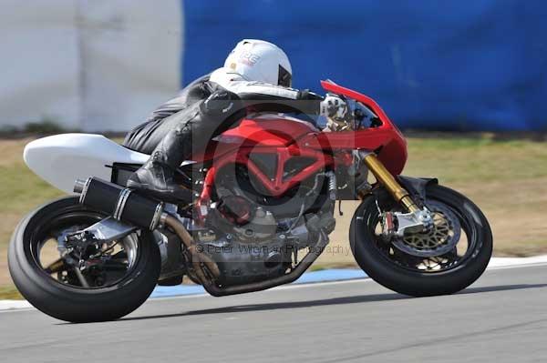 Motorcycle action photographs;Trackday digital images;donington;donington park leicestershire;donington photographs;event digital images;eventdigitalimages;no limits trackday;peter wileman photography;trackday;trackday photos