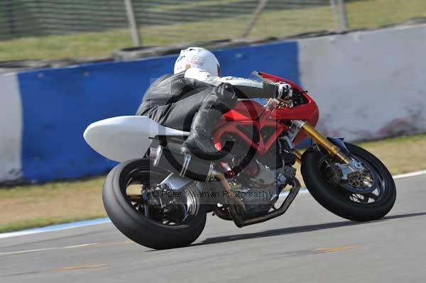 Motorcycle action photographs;Trackday digital images;donington;donington park leicestershire;donington photographs;event digital images;eventdigitalimages;no limits trackday;peter wileman photography;trackday;trackday photos