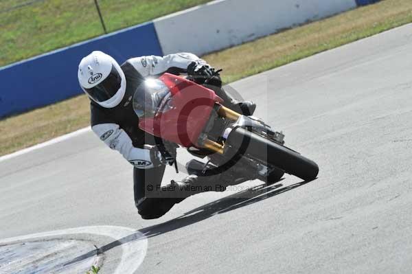 Motorcycle action photographs;Trackday digital images;donington;donington park leicestershire;donington photographs;event digital images;eventdigitalimages;no limits trackday;peter wileman photography;trackday;trackday photos