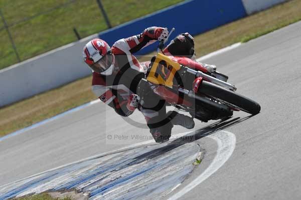 Motorcycle action photographs;Trackday digital images;donington;donington park leicestershire;donington photographs;event digital images;eventdigitalimages;no limits trackday;peter wileman photography;trackday;trackday photos