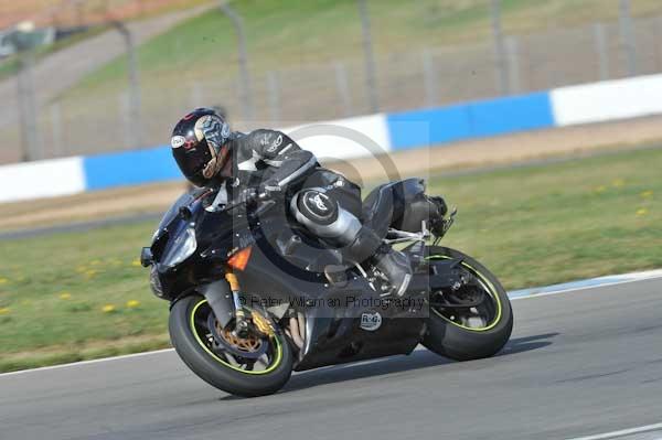 Motorcycle action photographs;Trackday digital images;donington;donington park leicestershire;donington photographs;event digital images;eventdigitalimages;no limits trackday;peter wileman photography;trackday;trackday photos