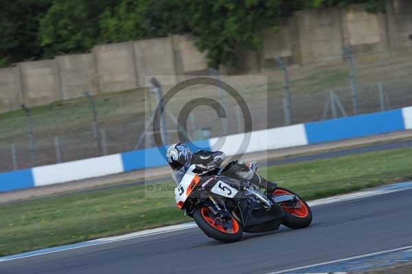 Motorcycle action photographs;Trackday digital images;donington;donington park leicestershire;donington photographs;event digital images;eventdigitalimages;no limits trackday;peter wileman photography;trackday;trackday photos