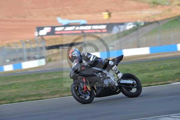 Motorcycle action photographs;Trackday digital images;donington;donington park leicestershire;donington photographs;event digital images;eventdigitalimages;no limits trackday;peter wileman photography;trackday;trackday photos
