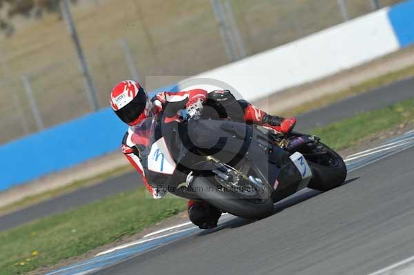 Motorcycle action photographs;Trackday digital images;donington;donington park leicestershire;donington photographs;event digital images;eventdigitalimages;no limits trackday;peter wileman photography;trackday;trackday photos