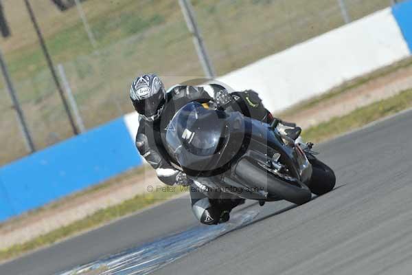 Motorcycle action photographs;Trackday digital images;donington;donington park leicestershire;donington photographs;event digital images;eventdigitalimages;no limits trackday;peter wileman photography;trackday;trackday photos