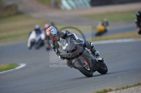 Motorcycle action photographs;Trackday digital images;donington;donington park leicestershire;donington photographs;event digital images;eventdigitalimages;no limits trackday;peter wileman photography;trackday;trackday photos