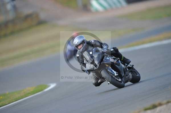 Motorcycle action photographs;Trackday digital images;donington;donington park leicestershire;donington photographs;event digital images;eventdigitalimages;no limits trackday;peter wileman photography;trackday;trackday photos