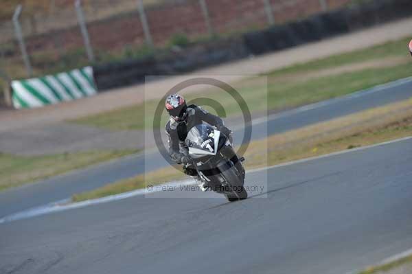Motorcycle action photographs;Trackday digital images;donington;donington park leicestershire;donington photographs;event digital images;eventdigitalimages;no limits trackday;peter wileman photography;trackday;trackday photos