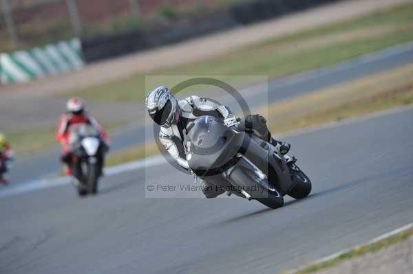 Motorcycle action photographs;Trackday digital images;donington;donington park leicestershire;donington photographs;event digital images;eventdigitalimages;no limits trackday;peter wileman photography;trackday;trackday photos