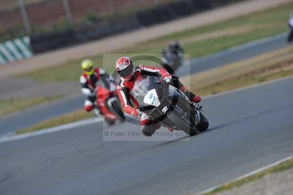 Motorcycle action photographs;Trackday digital images;donington;donington park leicestershire;donington photographs;event digital images;eventdigitalimages;no limits trackday;peter wileman photography;trackday;trackday photos