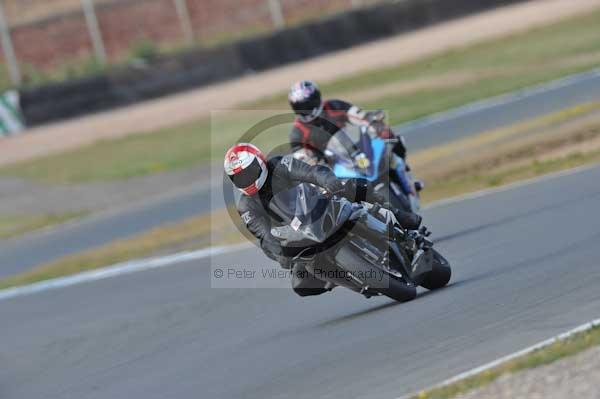 Motorcycle action photographs;Trackday digital images;donington;donington park leicestershire;donington photographs;event digital images;eventdigitalimages;no limits trackday;peter wileman photography;trackday;trackday photos
