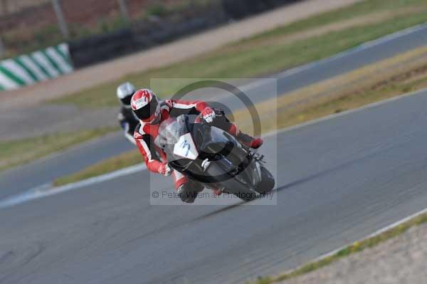 Motorcycle action photographs;Trackday digital images;donington;donington park leicestershire;donington photographs;event digital images;eventdigitalimages;no limits trackday;peter wileman photography;trackday;trackday photos