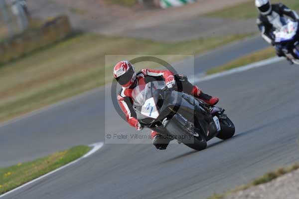 Motorcycle action photographs;Trackday digital images;donington;donington park leicestershire;donington photographs;event digital images;eventdigitalimages;no limits trackday;peter wileman photography;trackday;trackday photos