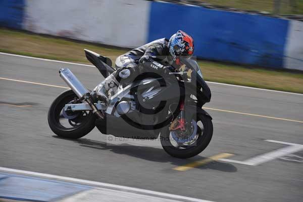 Motorcycle action photographs;Trackday digital images;donington;donington park leicestershire;donington photographs;event digital images;eventdigitalimages;no limits trackday;peter wileman photography;trackday;trackday photos