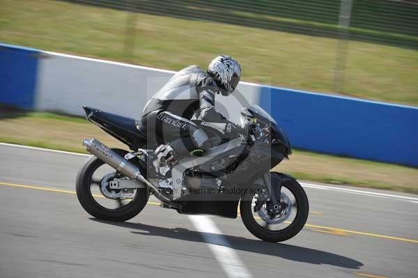 Motorcycle action photographs;Trackday digital images;donington;donington park leicestershire;donington photographs;event digital images;eventdigitalimages;no limits trackday;peter wileman photography;trackday;trackday photos