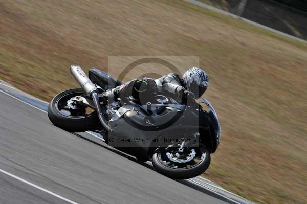 Motorcycle action photographs;Trackday digital images;donington;donington park leicestershire;donington photographs;event digital images;eventdigitalimages;no limits trackday;peter wileman photography;trackday;trackday photos