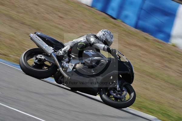 Motorcycle action photographs;Trackday digital images;donington;donington park leicestershire;donington photographs;event digital images;eventdigitalimages;no limits trackday;peter wileman photography;trackday;trackday photos