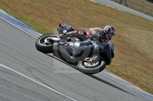 Motorcycle action photographs;Trackday digital images;donington;donington park leicestershire;donington photographs;event digital images;eventdigitalimages;no limits trackday;peter wileman photography;trackday;trackday photos
