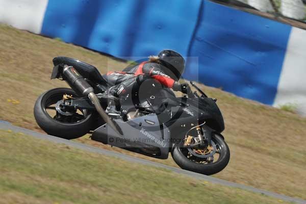 Motorcycle action photographs;Trackday digital images;donington;donington park leicestershire;donington photographs;event digital images;eventdigitalimages;no limits trackday;peter wileman photography;trackday;trackday photos